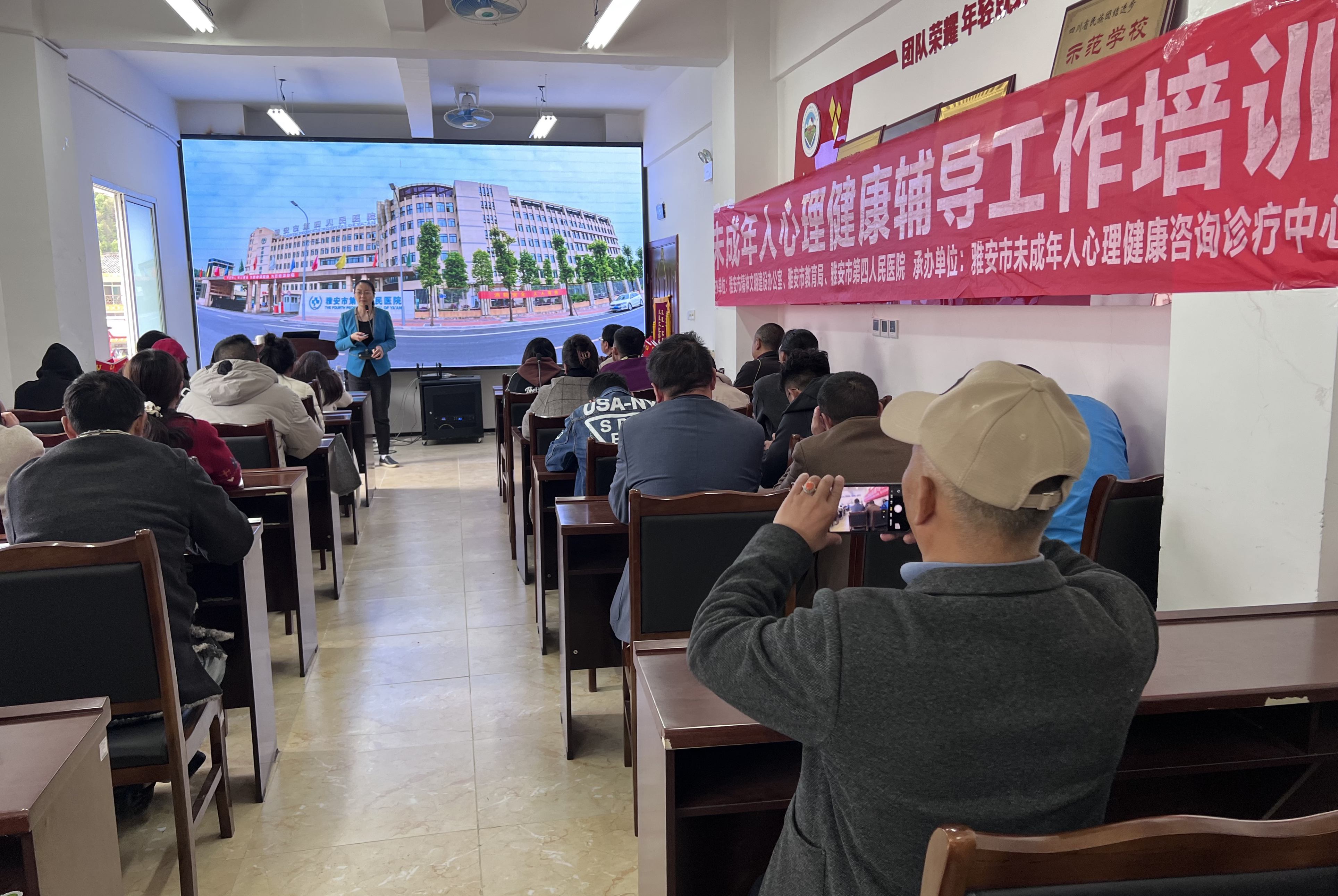 官网宝兴老师2.jpg